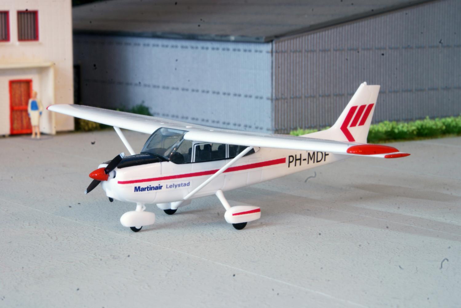 Naam: cessna 172  Martinair.jpg
Bekeken: 70
Grootte: 108,9 KB