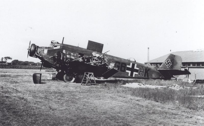 Naam: Foto 646a. G8+HK. Ju- 52:3m op Ockenburg-web.jpg
Bekeken: 480
Grootte: 58,5 KB
