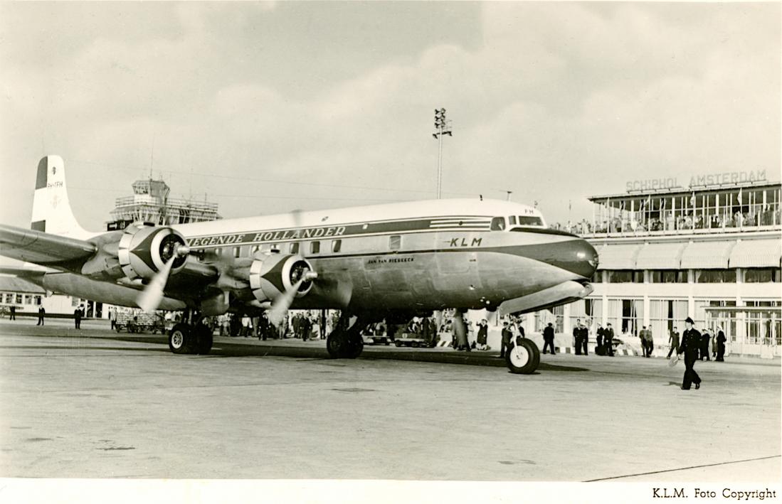 Naam: Kaart 912. PH-TFH (PH-DFH) 'Jan van Riebeeck'. Douglas DC-6B. 1100 breed.jpg
Bekeken: 105
Grootte: 89,8 KB
