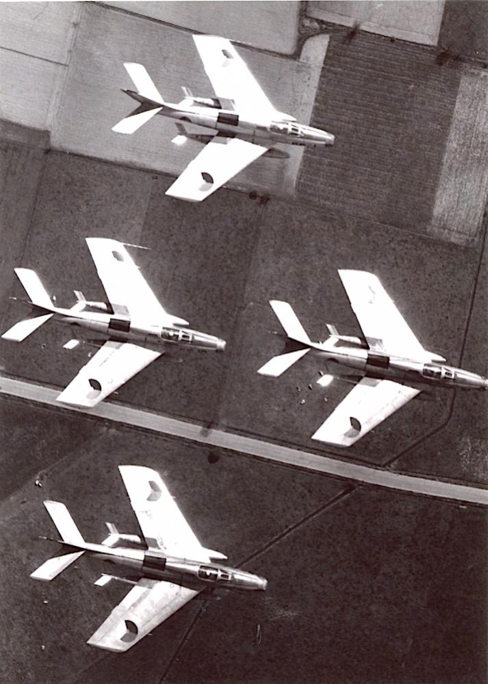 Naam: Foto 350. Formatie Thunderstreaks. 1000 hoog.jpg
Bekeken: 591
Grootte: 101,1 KB