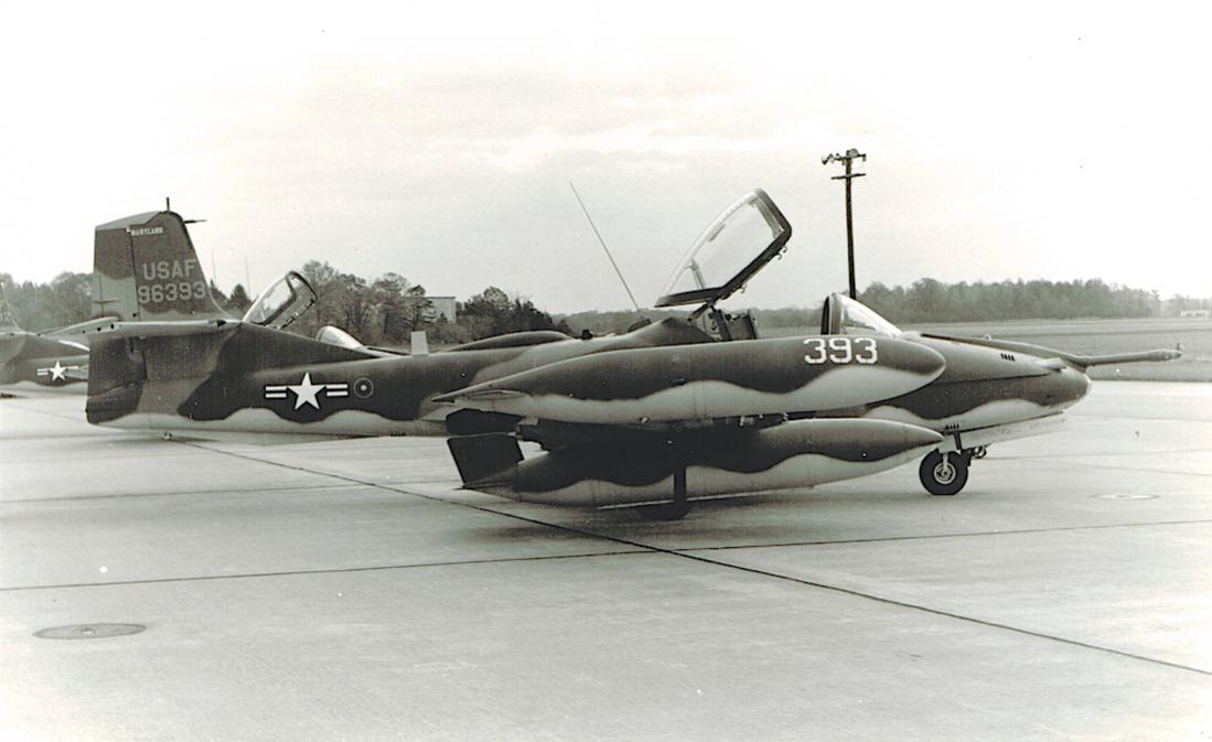Naam: Foto 905. 69-6393. (MSN 43238). Cessna A-37B Dragonfly. Later to Honduras as FAH 1015. 1100 bree.jpg
Bekeken: 643
Grootte: 67,9 KB