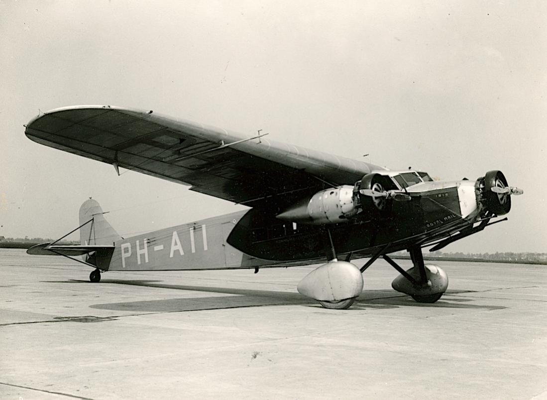 Naam: Foto 434. PH-AII 'Ibis'. Fokker F.XII. 1100 breed.jpg
Bekeken: 269
Grootte: 89,4 KB