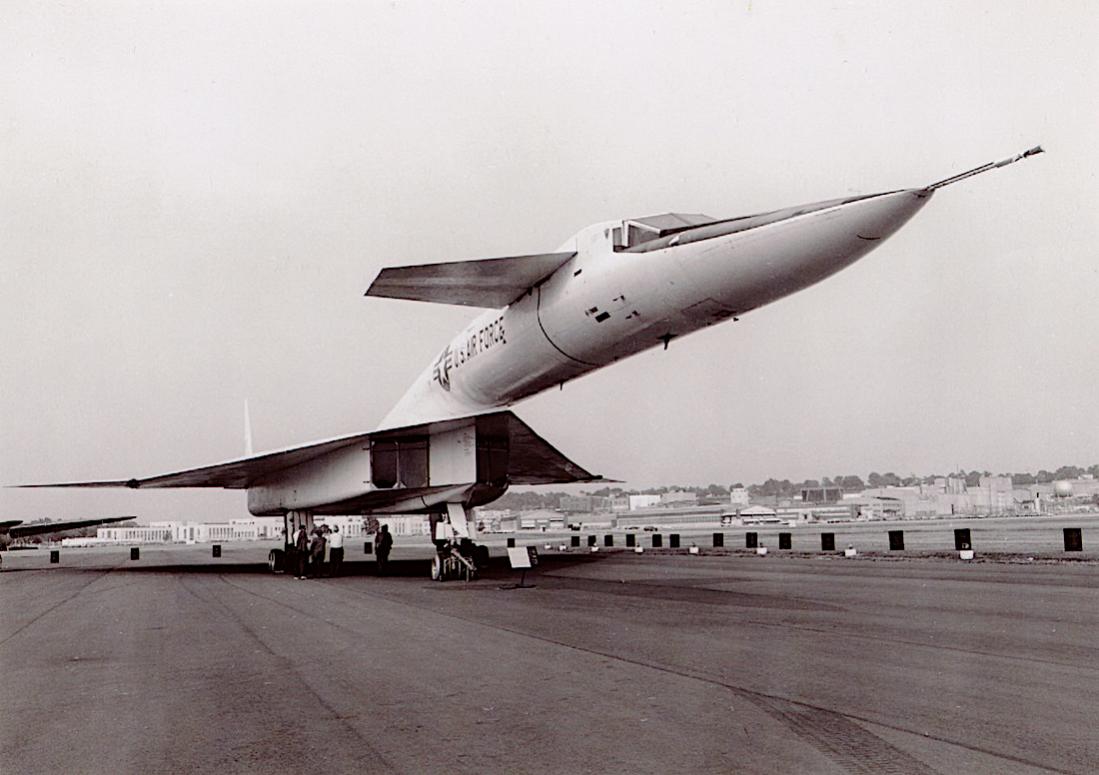 Naam: Foto 912. North American XB-70 Valkyrie, schuin voor stuurboordzijde. 1100 breed.jpg
Bekeken: 237
Grootte: 83,1 KB