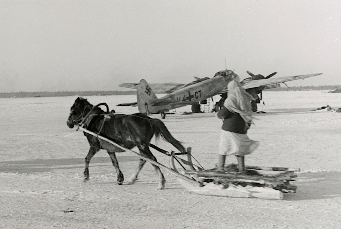 Naam: Foto 653. V4+CT van KG 1 %22Hindenburg%22). Ju 88A-4 auf dem Ladogasee (in het noordwesten van R.jpg
Bekeken: 94
Grootte: 84,2 KB