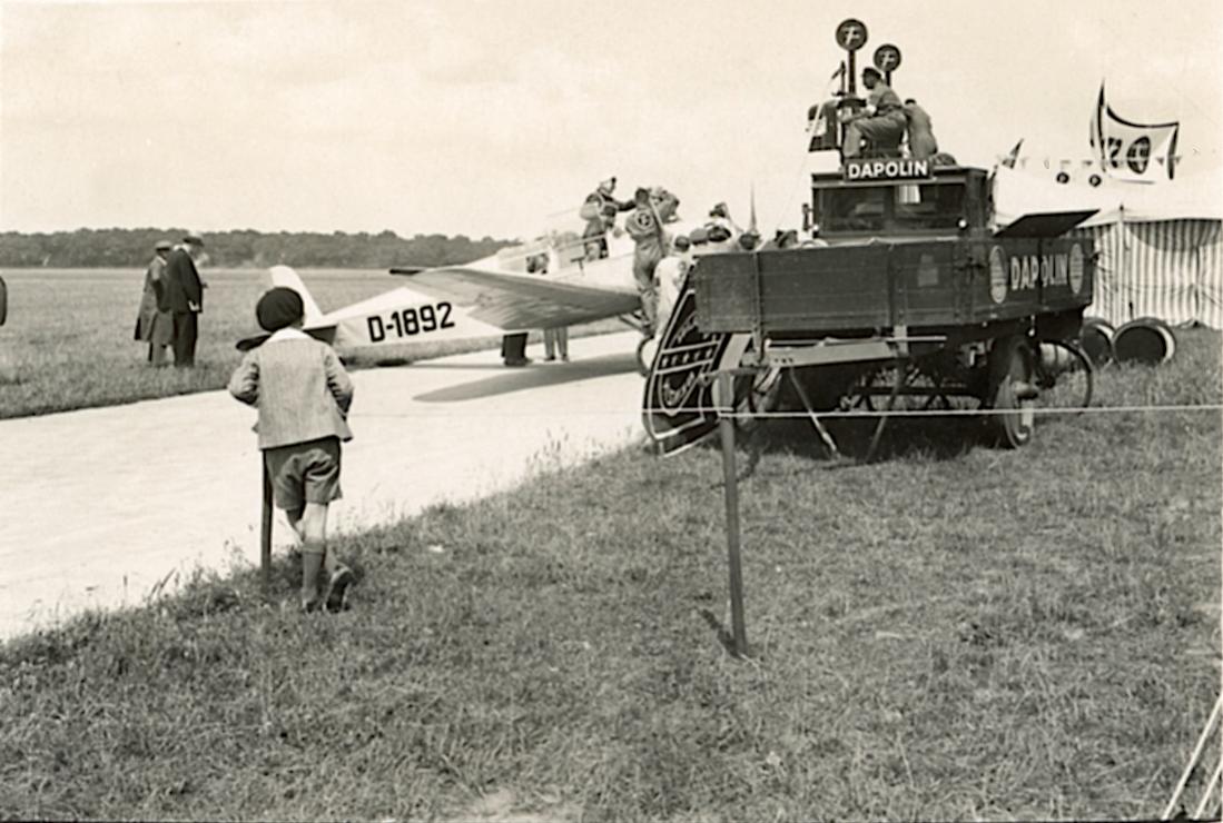 Naam: Foto 536. D-1892. (BFW) Messerschmitt M.23c. 1100 breed.jpg
Bekeken: 160
Grootte: 111,2 KB