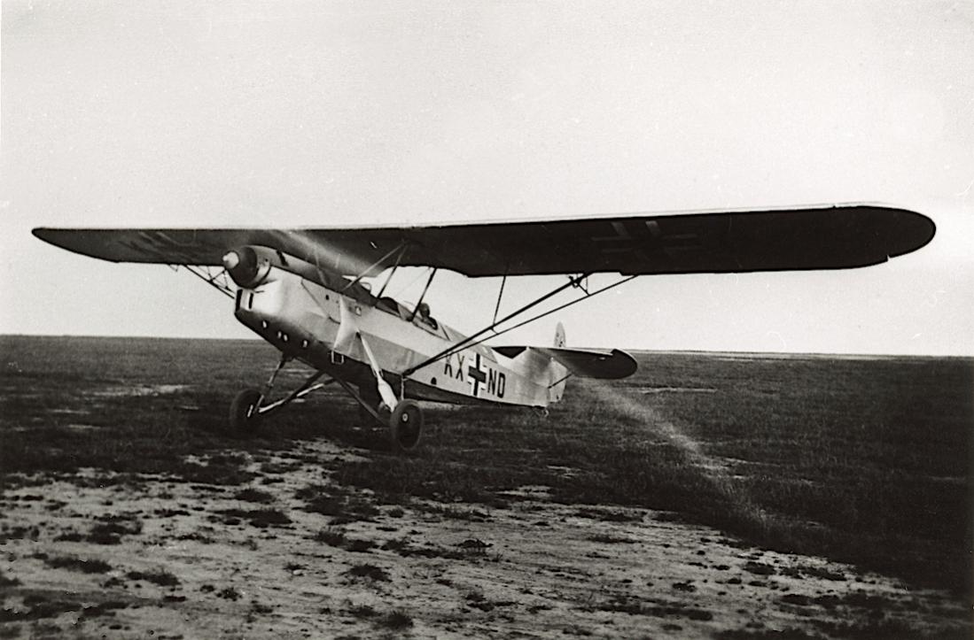 Naam: Foto 658. KX+ND. Albatros AL 101D (door Focke Wulf gebouwd) van LKS 1. 1100 breed.jpg
Bekeken: 142
Grootte: 97,8 KB