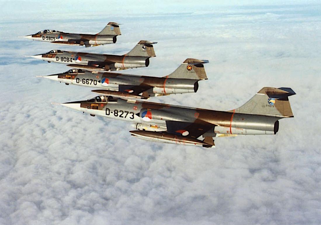 Naam: Foto 363. 3x F-104G en 1x TF-104G. 1100 breed.jpg
Bekeken: 43
Grootte: 88,0 KB