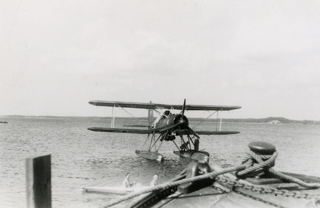 Naam: Foto 659. Arado Ar 195 in de haven van Riga (Letland), 1941. 1100 breed.jpg
Bekeken: 14
Grootte: 64,2 KB