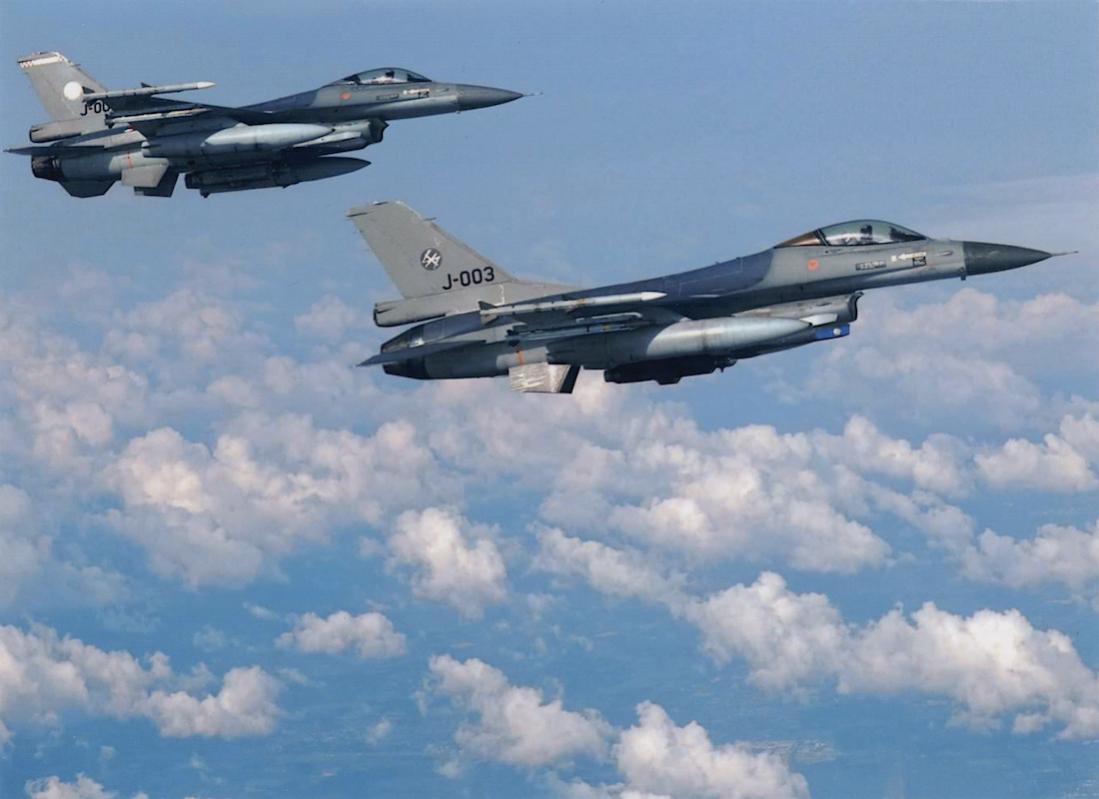 Naam: Foto 370. 2F-16's. 1100 breed.jpg
Bekeken: 999
Grootte: 68,6 KB