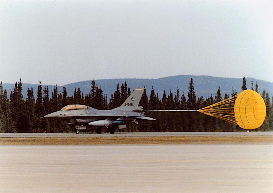 Naam: Foto 372. J-649. F-16. 1100 breed.jpg
Bekeken: 1020
Grootte: 84,5 KB