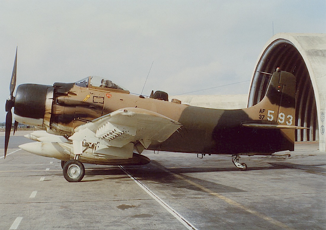 Naam: Foto 950. 52-137593. Douglas A-1H Skyraider. 1100 breed.jpeg
Bekeken: 202
Grootte: 287,6 KB