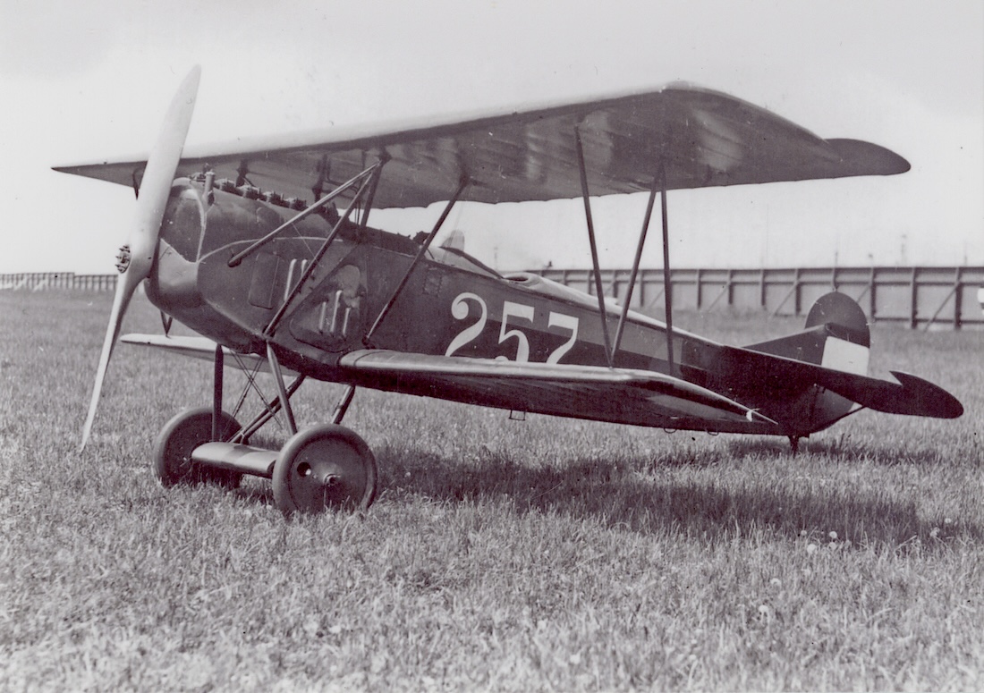 Naam: Foto 683. 257. Fokker D.VII. 1100 breed.jpg
Bekeken: 105
Grootte: 301,5 KB