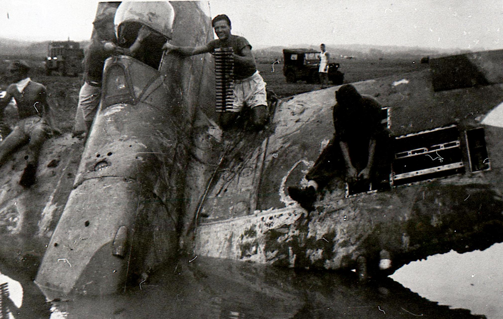 Naam: Spitfire 02.jpg
Bekeken: 52
Grootte: 368,7 KB