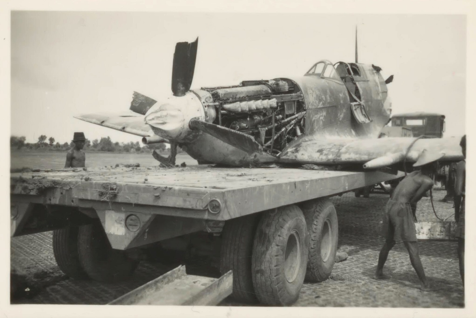 Naam: spitfire H62(mk993) rest sgt.g.noyons270149 semarang [3].jpg
Bekeken: 9
Grootte: 267,5 KB
