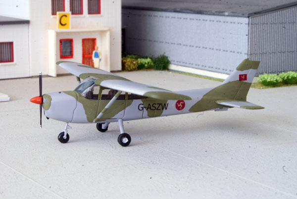 Naam: Cessna 172 IoMan.JPG
Bekeken: 13
Grootte: 57,2 KB