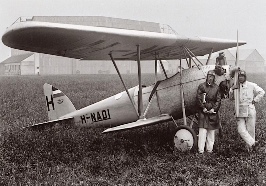 Naam: Foto 452. H-NADI. Pander E. 1100 breed.jpg
Bekeken: 33
Grootte: 127,1 KB