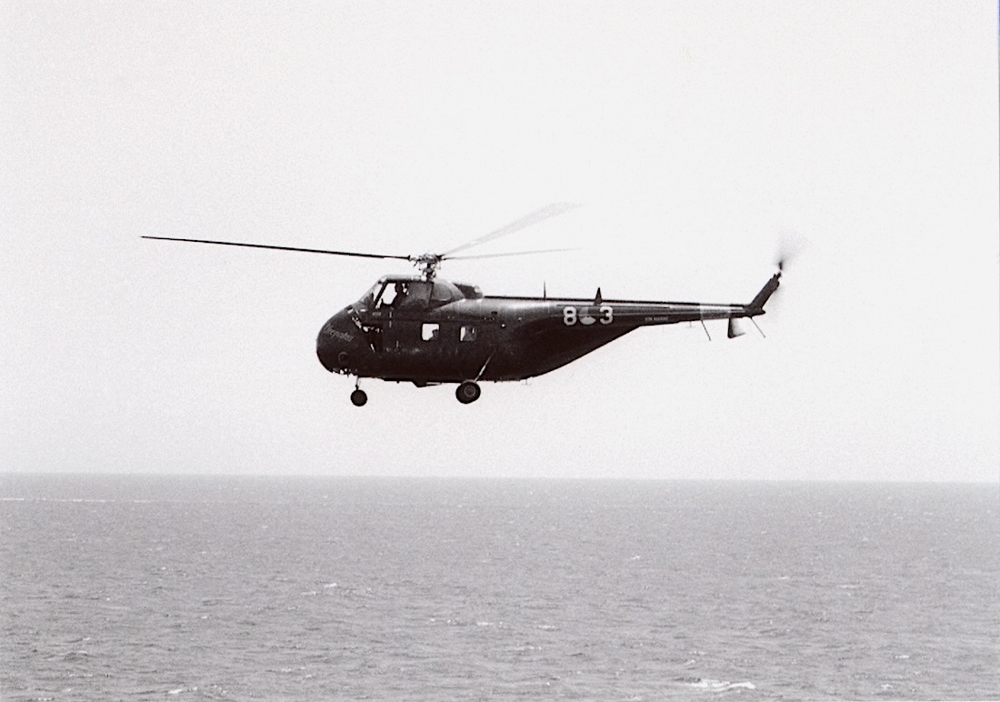 Naam: #496. 8-3 %22Cleopatra%22. Sikorsky S-55 (HO4S-3), marineversie van de Amerikaanse H-19.jpg
Bekeken: 39
Grootte: 217,8 KB