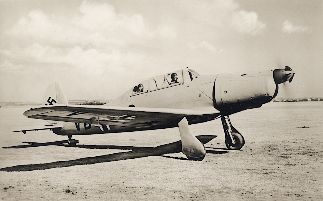 Naam: Foto 697. VB+??. Arado Ar 96 - map 09.12.2024.0004 - 1100 breed.jpg
Bekeken: 98
Grootte: 245,6 KB