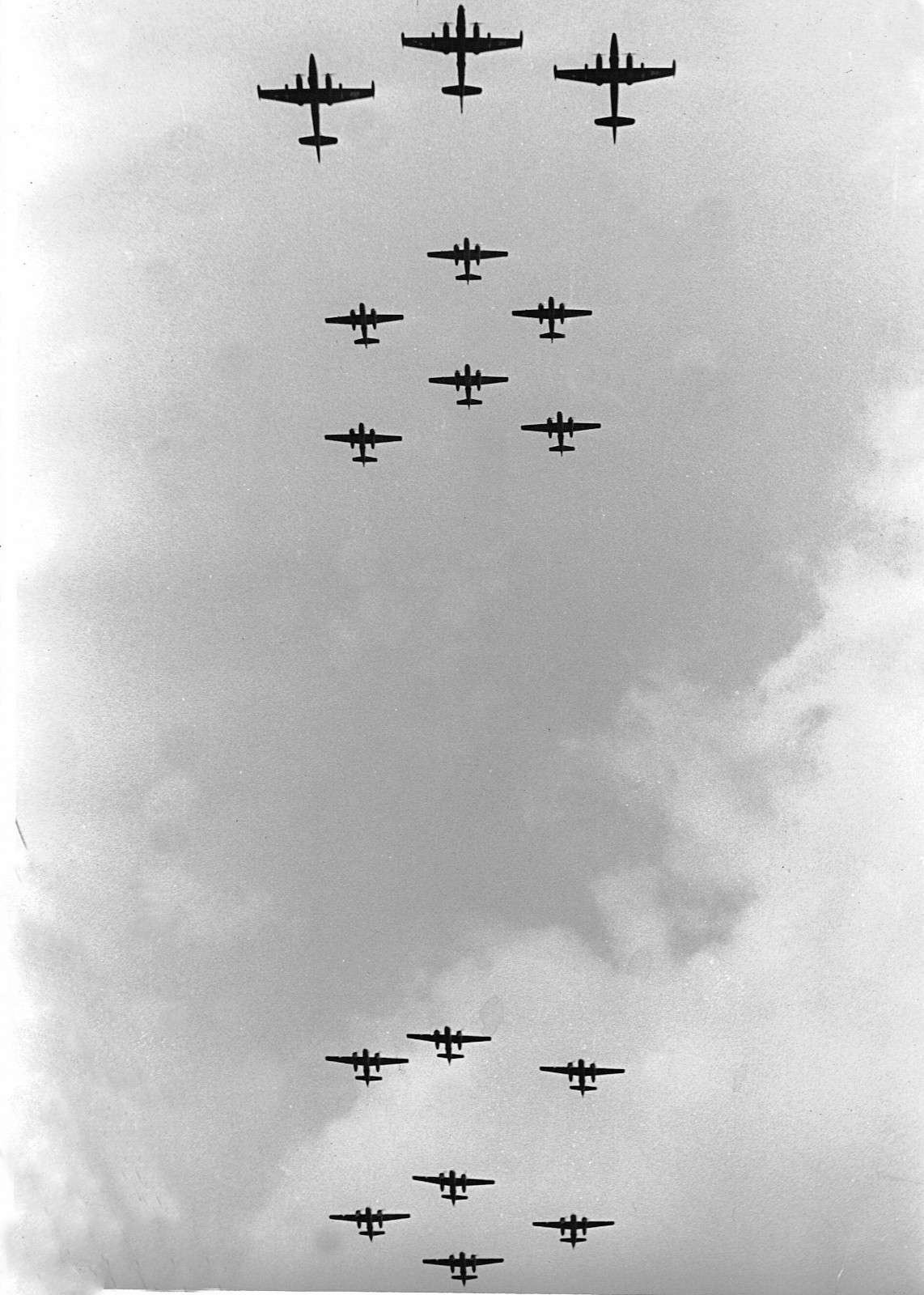 Naam: c1 Samen boven de parade in Den Helder (1142x1600).jpg
Bekeken: 844
Grootte: 396,3 KB