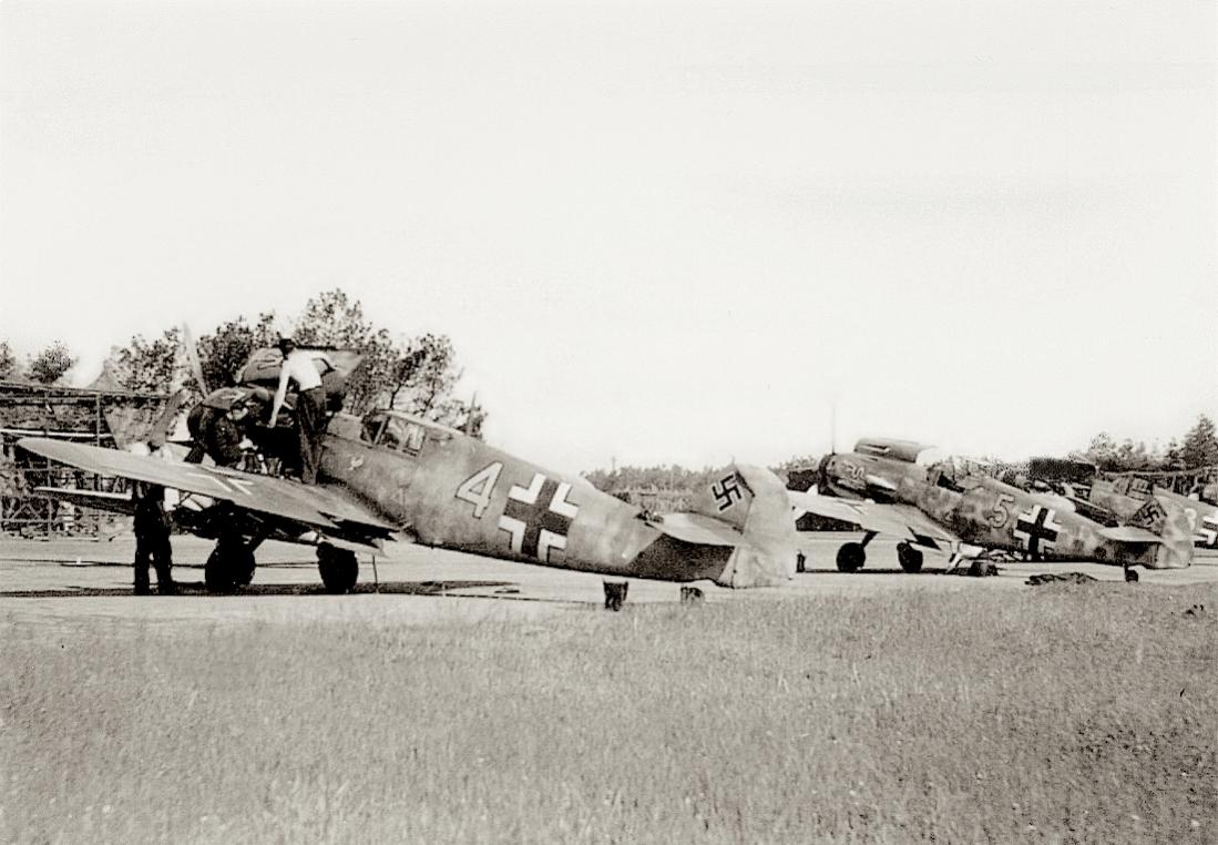 Naam: Foto 590. Onderhoud aan Messerschmitt Bf-109. 1100 breed.jpg
Bekeken: 716
Grootte: 100,9 KB