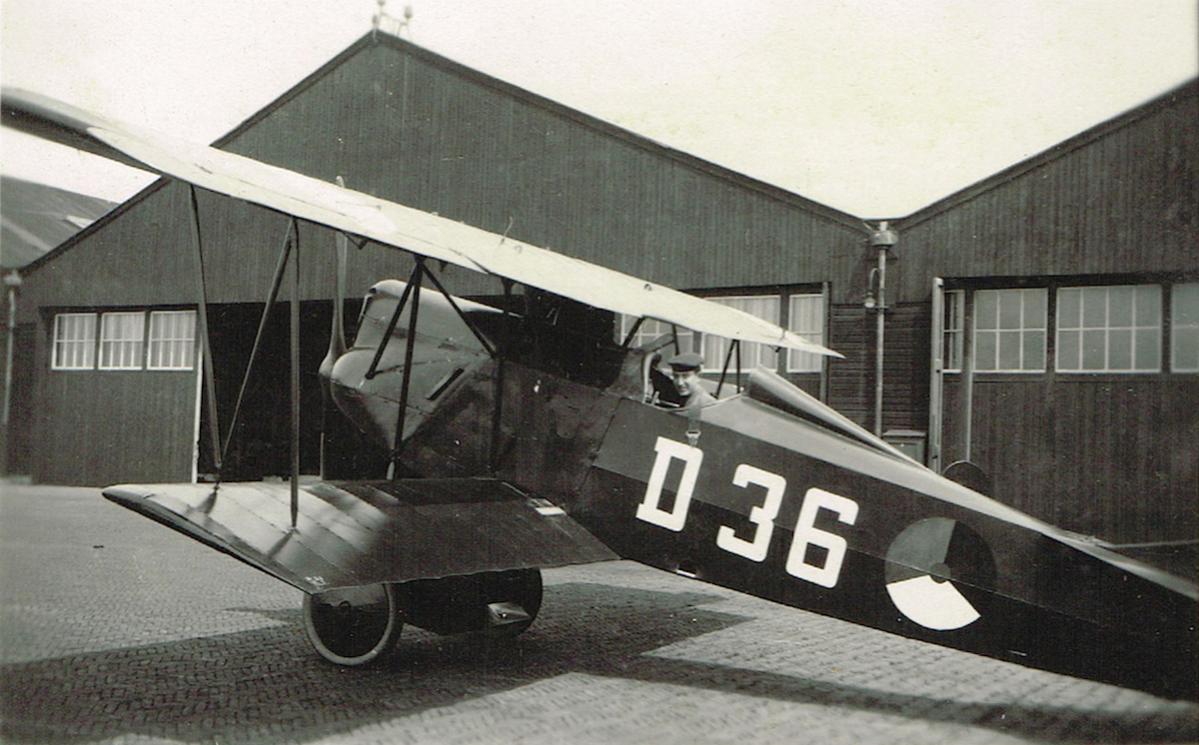 Naam: Foto 6. 'D 36'. Fokker D.VIIF (D.VII's waren in de jaren 1925-1928 gemoderniseerd).jpg
Bekeken: 1021
Grootte: 116,2 KB