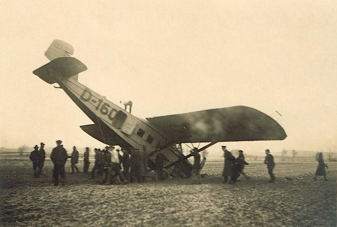 Naam: Foto 419. 'D-1605' 'Kreuzfuchs' ('D-ULAV'). Dornier Merkur (interne benaming %22Do B Bal%22).jpg
Bekeken: 500
Grootte: 99,0 KB