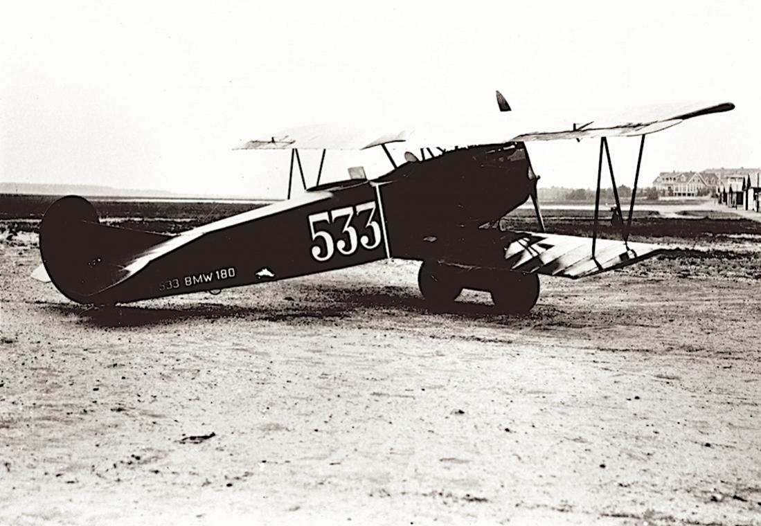 Naam: Foto 169. 533. Fokker C.I. op Soesterberg. 1100 breed.jpg
Bekeken: 439
Grootte: 114,2 KB