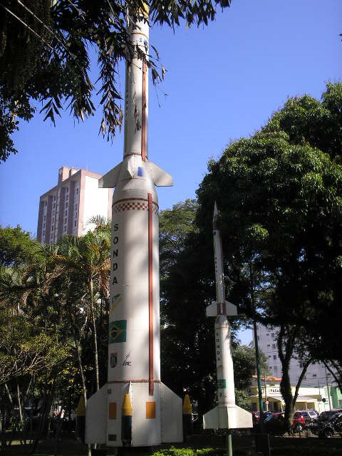 Naam: 2 raketten - Parque Santos Dumont , So Jos dos Campos ..jpg
Bekeken: 346
Grootte: 67,9 KB