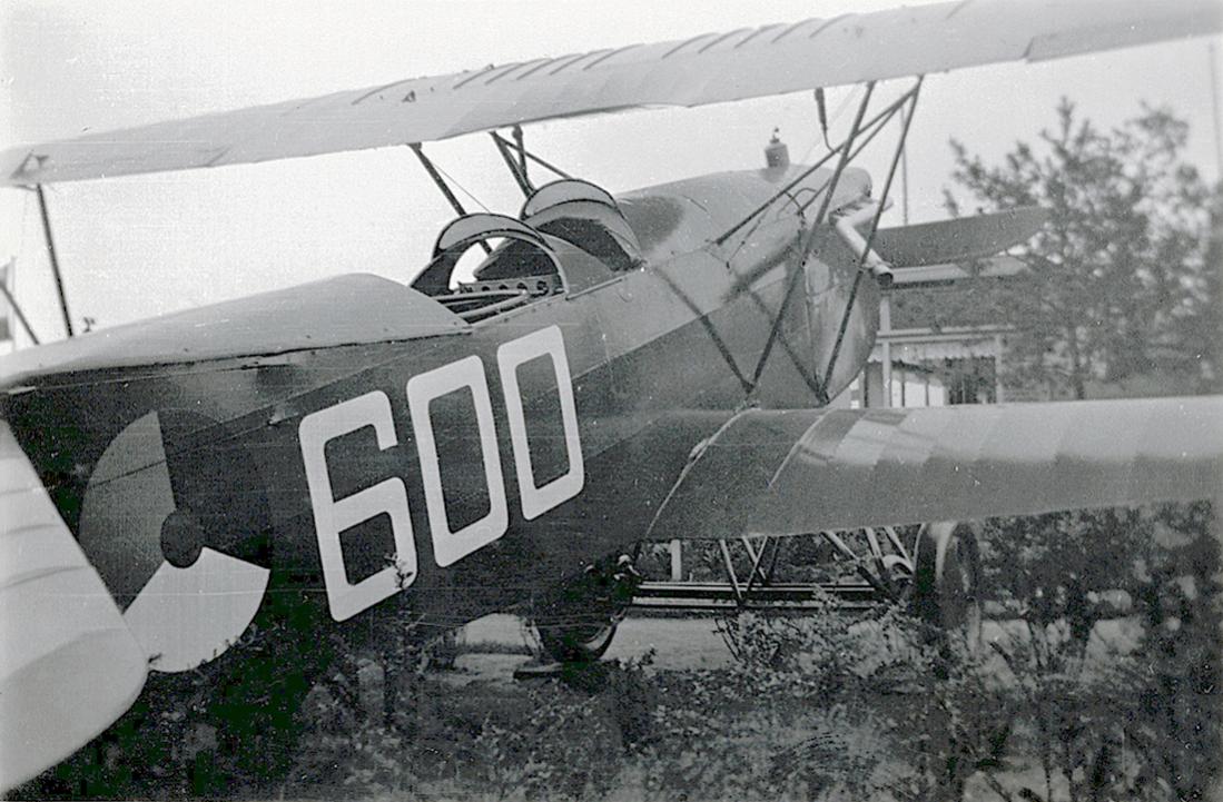 Naam: Foto 10. Fokker C.Ve '600' (fake regi, is ex 'PH-AEU') op Luchtvaarttentoonstelling Soesterdal.jpg
Bekeken: 6098
Grootte: 127,5 KB