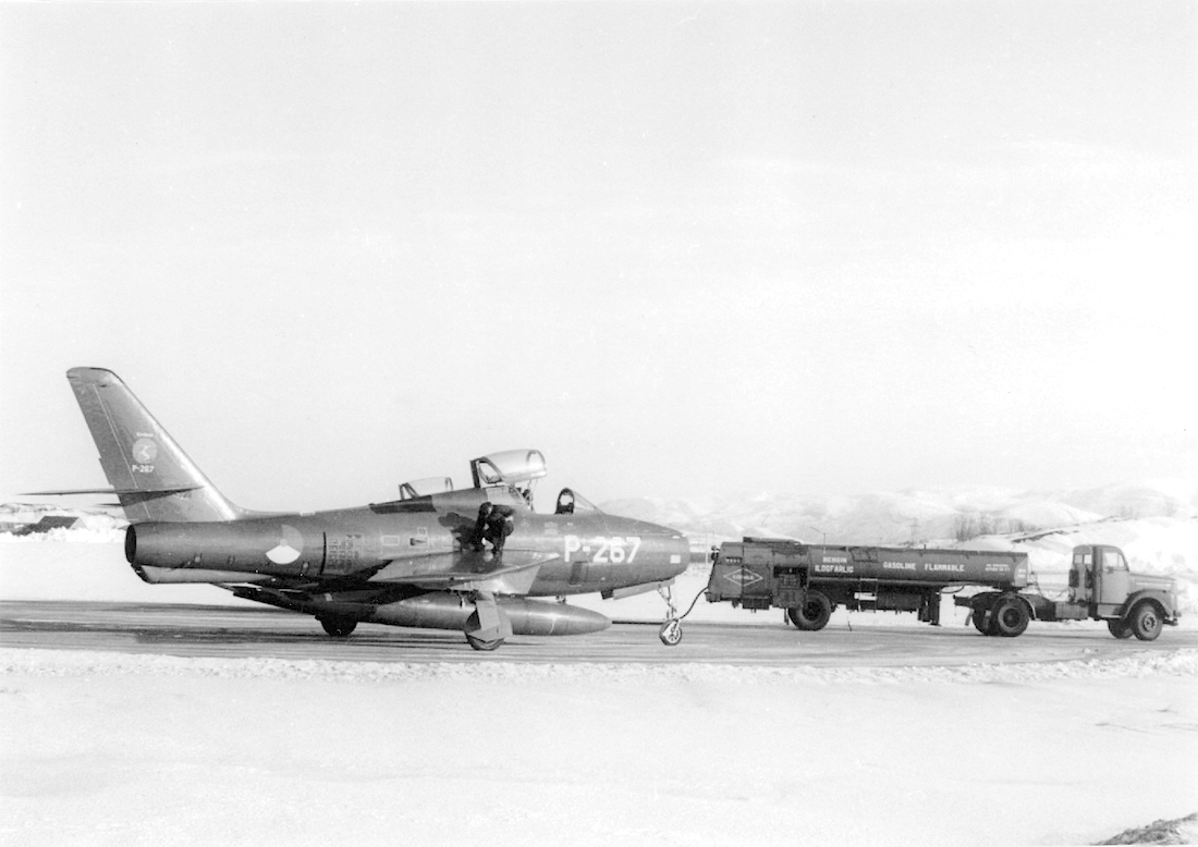 Naam: Foto 215. 'P-267'. Republic F-84F Thunderstreak. 1100 breed.jpg
Bekeken: 980
Grootte: 396,0 KB