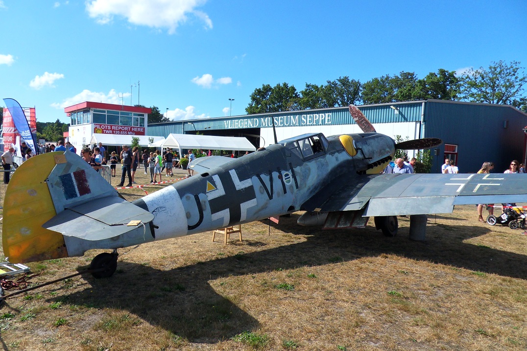 Naam: Bf109G5 op Seppe 1sep2019 (1).jpg
Bekeken: 1133
Grootte: 483,2 KB