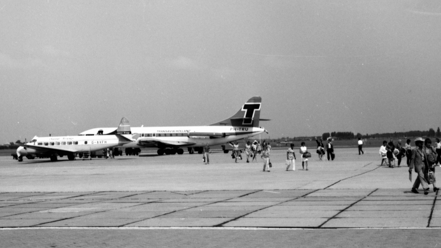 Naam: 24. PH-TRU SE-210 Caravelle VI-R cn.102 Transavia.jpg
Bekeken: 1146
Grootte: 320,7 KB