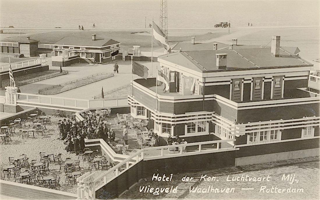 Naam: Kaart 875. Hotel der KLM Vliegveld Waalhaven. 1100 breed.jpg
Bekeken: 664
Grootte: 157,3 KB