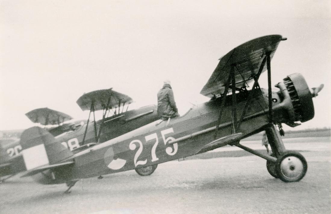 Naam: Foto 127. '275'. Fokker D.XVI. 1100 breed.jpg
Bekeken: 912
Grootte: 76,9 KB