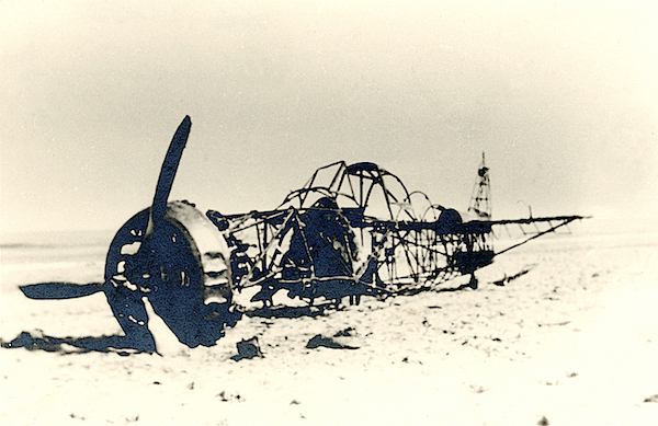 Naam: Foto 100. '215'. Txt bij foto. Genoodlande D21 Jager van Lt. Steen. Scheveningen. 10-15 Mei '40..jpg
Bekeken: 807
Grootte: 334,1 KB