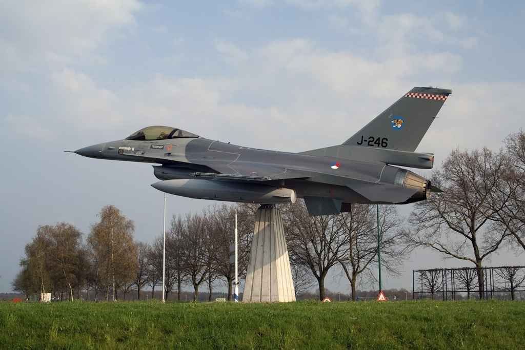 Naam: J-246_04apr17EHVK2.jpg
Bekeken: 302
Grootte: 242,7 KB