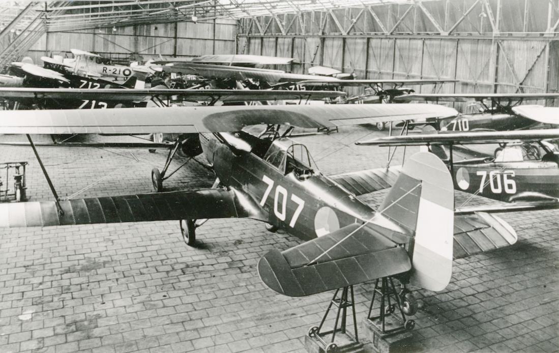 Naam: Foto 117. '707'. Fokker C.X. 1100 breed.jpg
Bekeken: 501
Grootte: 136,6 KB