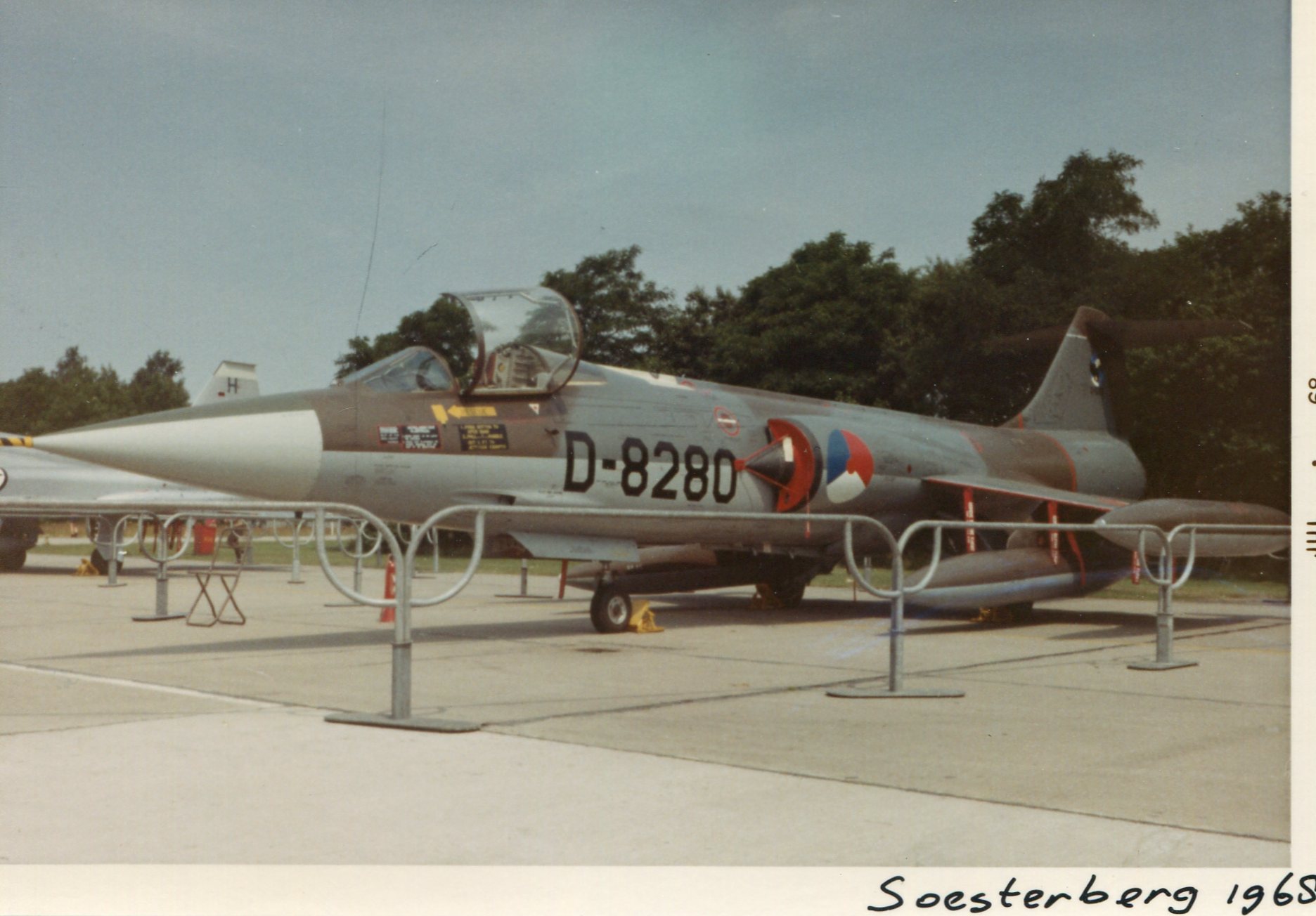 Naam: Soesterberg juli 1968 (2)+.jpg
Bekeken: 842
Grootte: 253,7 KB