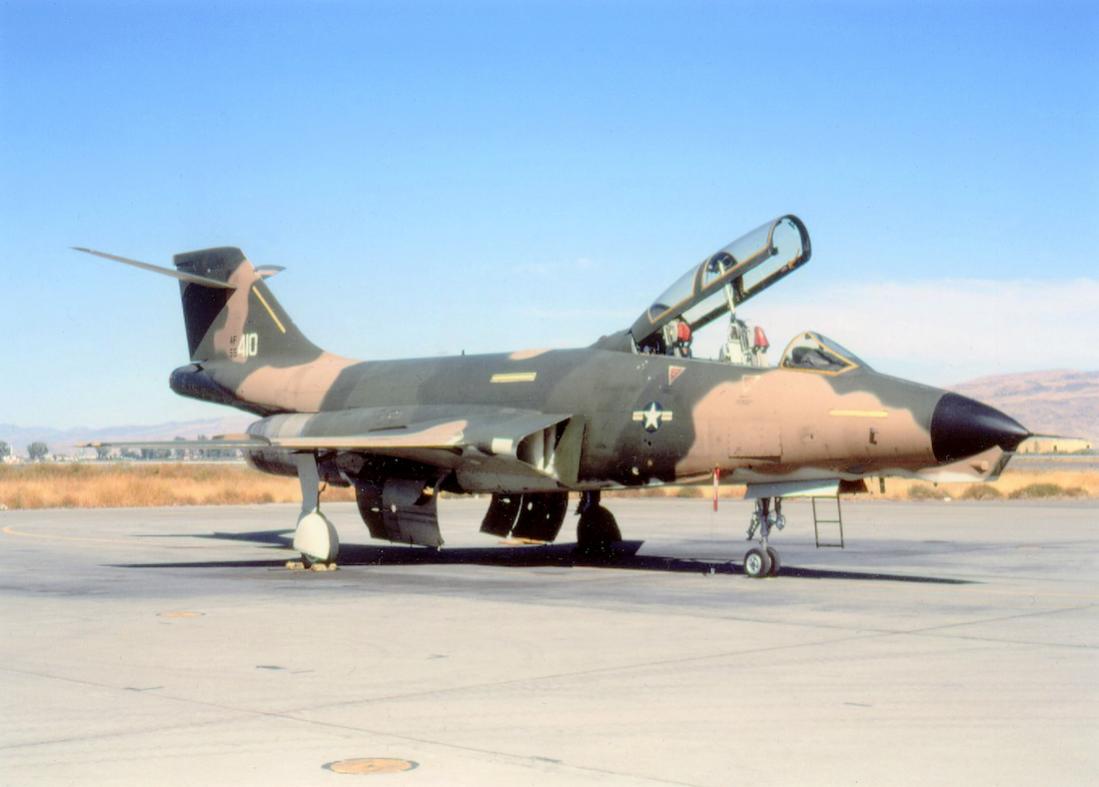 Naam: Foto 758. McDonnell RF-101B Voodoo. 1100 breed.jpg
Bekeken: 765
Grootte: 62,4 KB