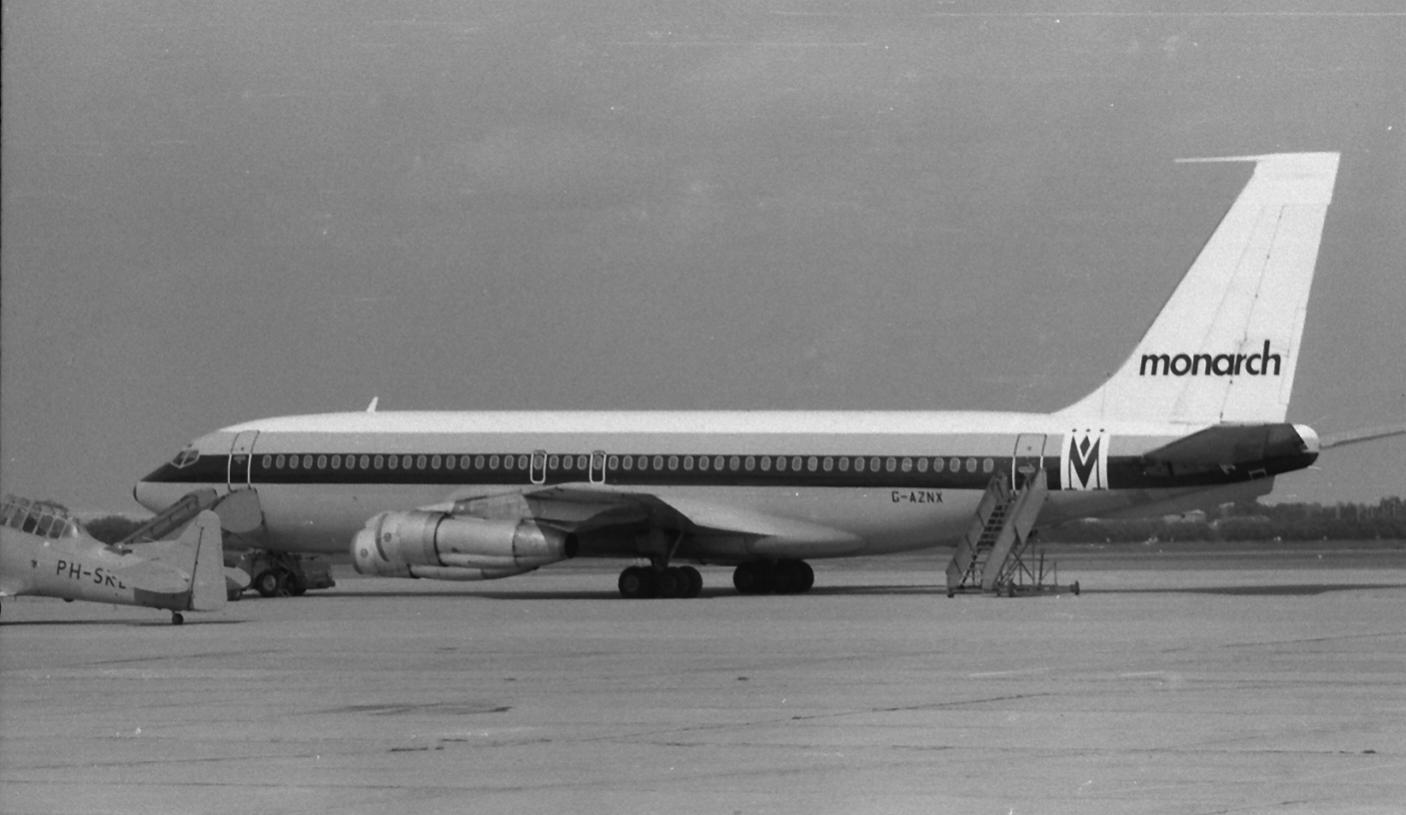 Naam: 44. G-AZNX Boeing 720-051B cn.18383 Monarch.jpg
Bekeken: 625
Grootte: 96,8 KB