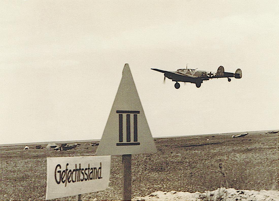 Naam: Foto 502. Gefechtsstand en Messerschmitt Bf 110E-1 '2S+FM' van ZG 2 (Zweitaufstellung 4:4212:42.jpg
Bekeken: 1201
Grootte: 121,7 KB