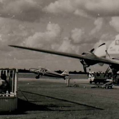 Naam: ATL98 Carvair British United Airways, Zestienhoven Airport 1962.JPG
Bekeken: 704
Grootte: 24,3 KB