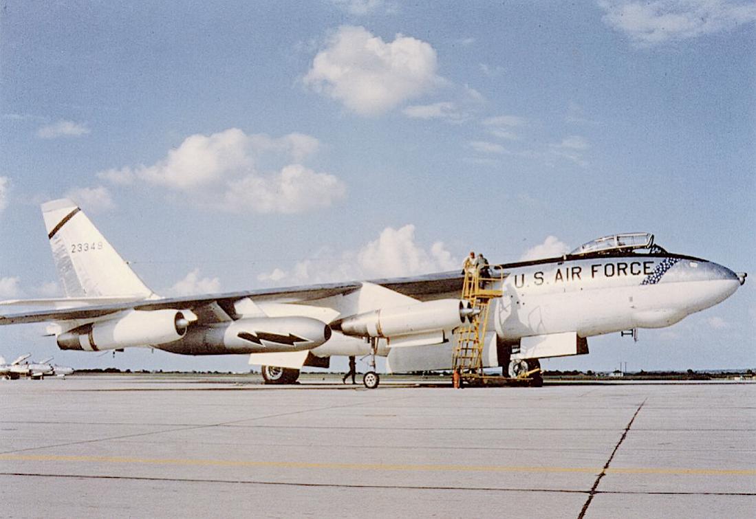 Naam: Foto 773. 52-3349 (MSN 208). Lockheed B-47E-50-LM Stratojet. B-47E Model 450 built by Lockheed u.jpg
Bekeken: 198
Grootte: 97,3 KB