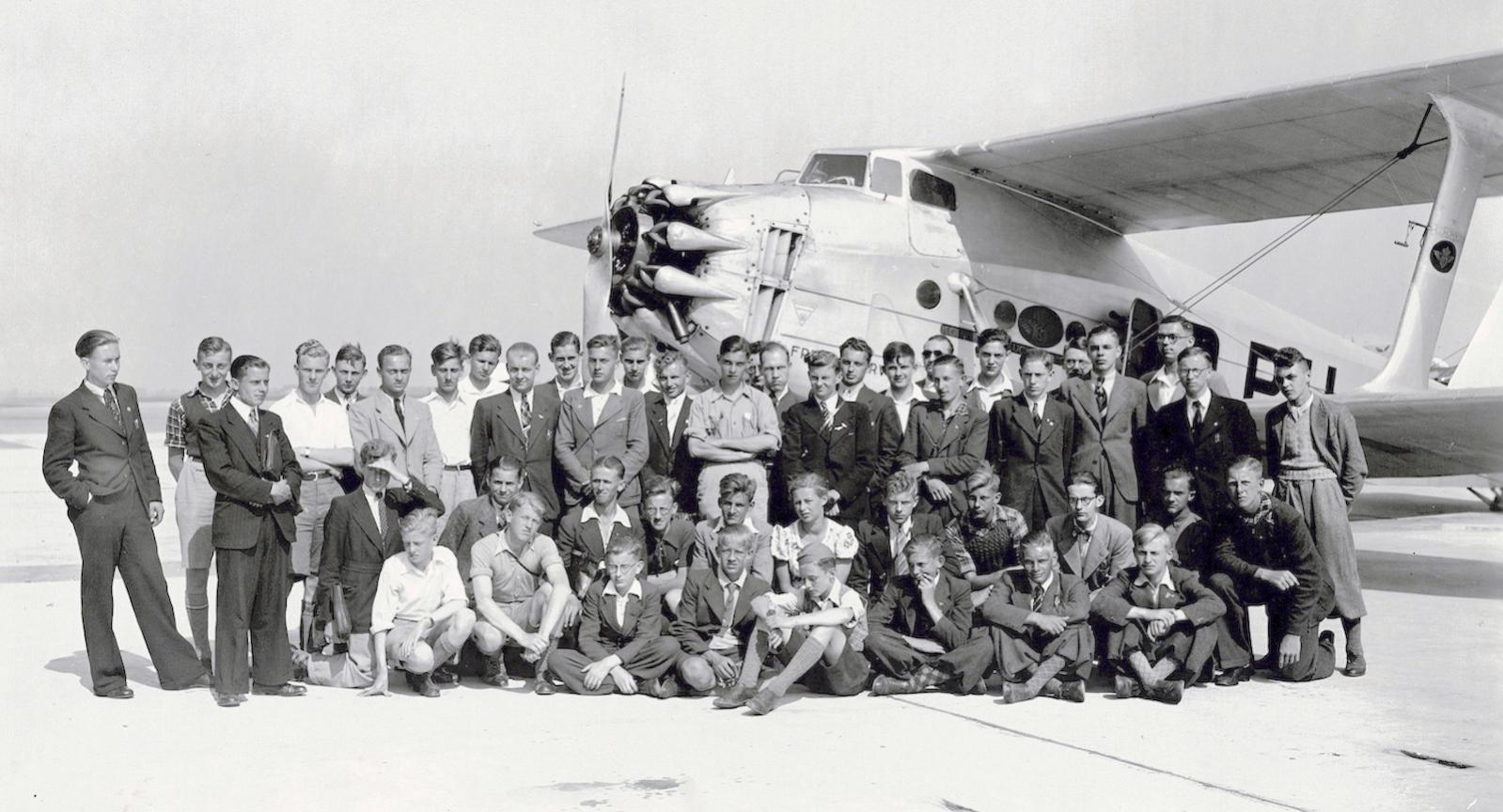 Naam: Foto 33. Tekst bij deze grote foto. Jeugdluchtvaartdag 1 Juli 1939, Amsterdam. 1600 breed.jpg
Bekeken: 679
Grootte: 172,1 KB