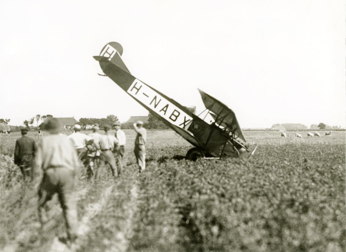 Naam: Foto 368. H-NABX. Fokker (KLM) C.II. Door KLM uit van de LVA afkomstige onderdelen gebouwd. 1100.jpg
Bekeken: 565
Grootte: 87,9 KB