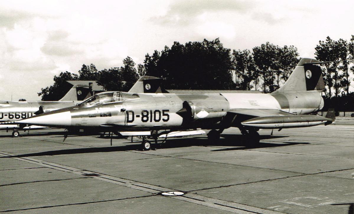 Naam: Foto 56. 'D-8105' F-104G op Leeuwarden (1970). 322 Sq.jpg
Bekeken: 1325
Grootte: 118,7 KB