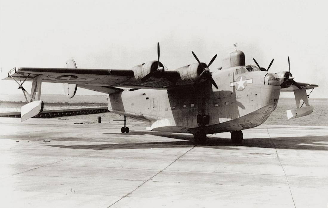 Naam: Foto 478. Consolidated PB2Y-3 Coronado op Patuxent River in september 1944, kopie 1100.jpg
Bekeken: 409
Grootte: 72,2 KB