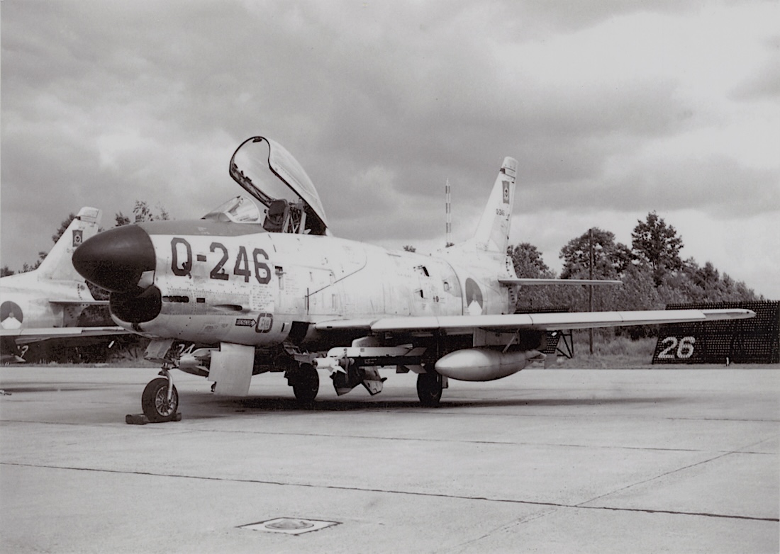 Naam: Foto 386. Q-246. F-86K Sabre. 1100 breed.jpeg
Bekeken: 460
Grootte: 216,0 KB