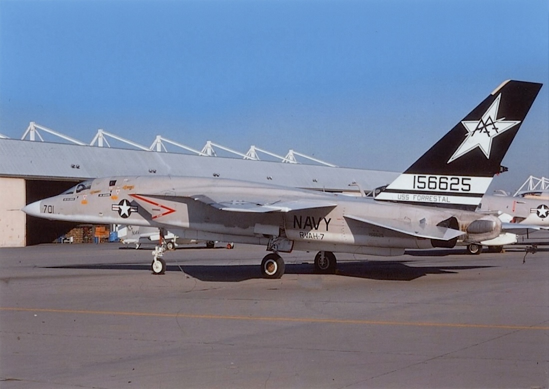 Naam: Foto 957. 156625. RA-5C Vigilante - map 2.9.24. 0005. 1100 breed.jpeg
Bekeken: 133
Grootte: 209,0 KB