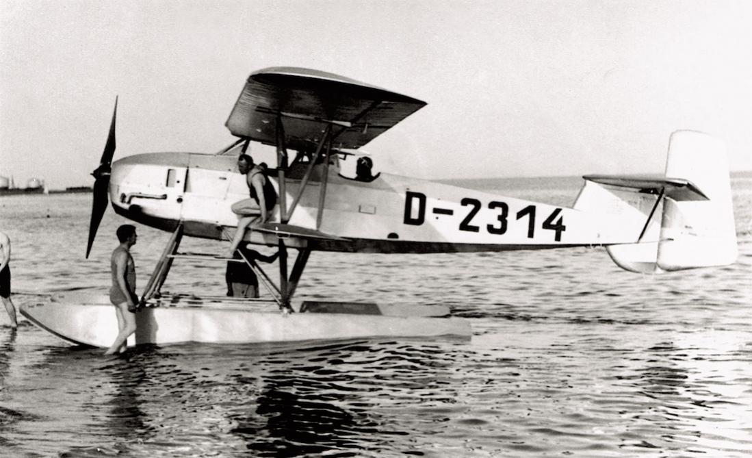 Naam: Foto 365. D-2314. Albatros L102 W (gebouwd door Focke Wulf), kopie 1100.jpg
Bekeken: 743
Grootte: 105,1 KB